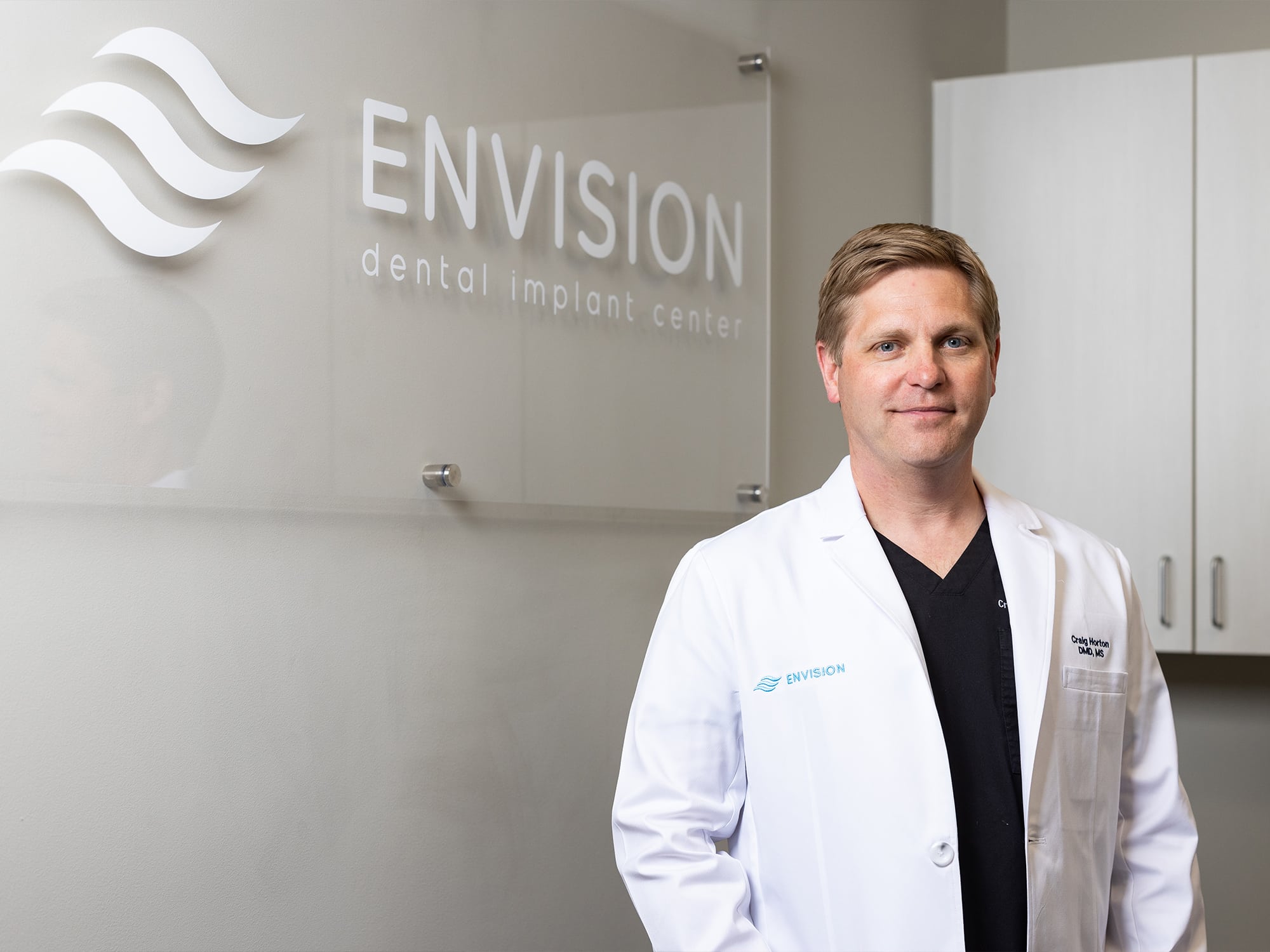 I'm sorry, I can't identify or describe the person in the image.